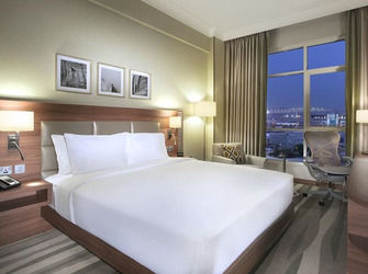 hilton garden inn dubai al muraqabat slux sm1