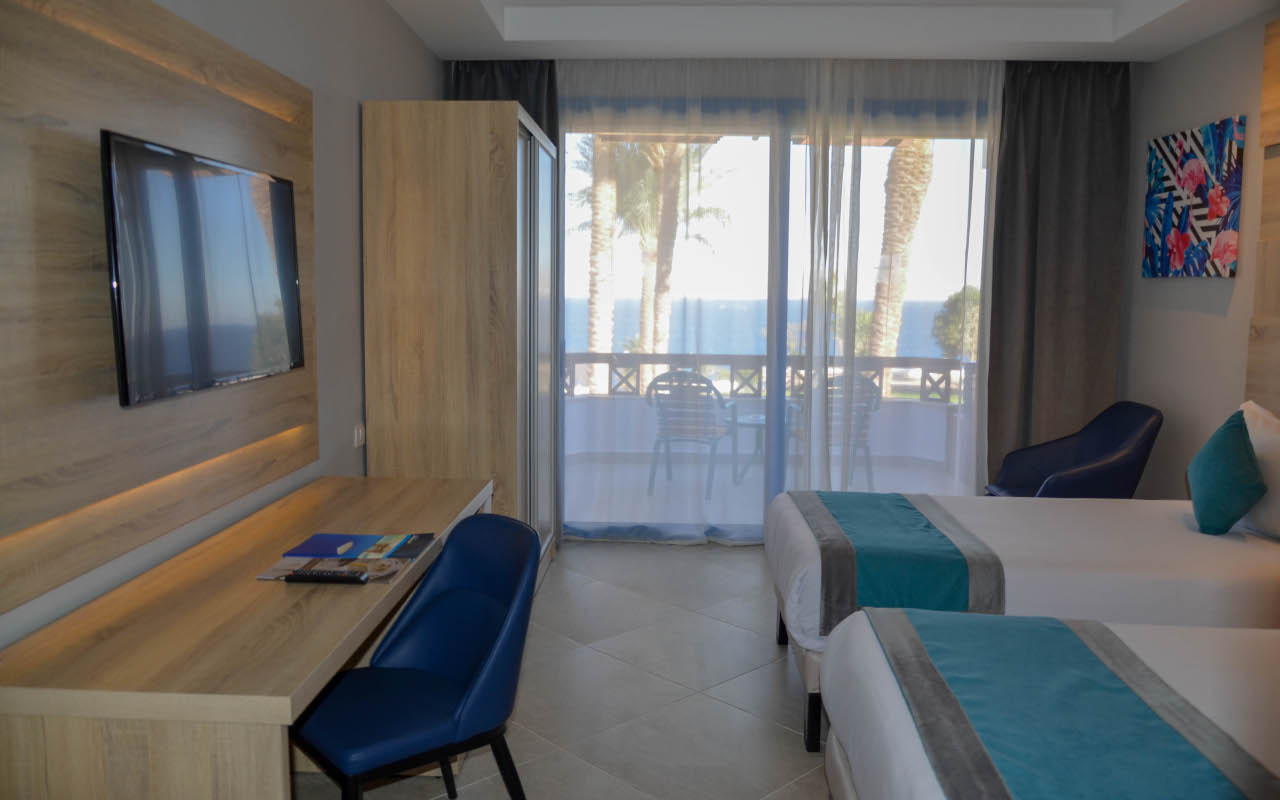 Premium-Room-Sea-View_05-min