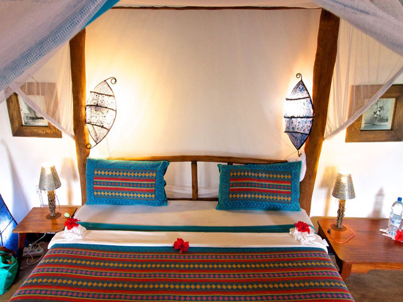 DELUXE (HONEYMOON) SUITE5