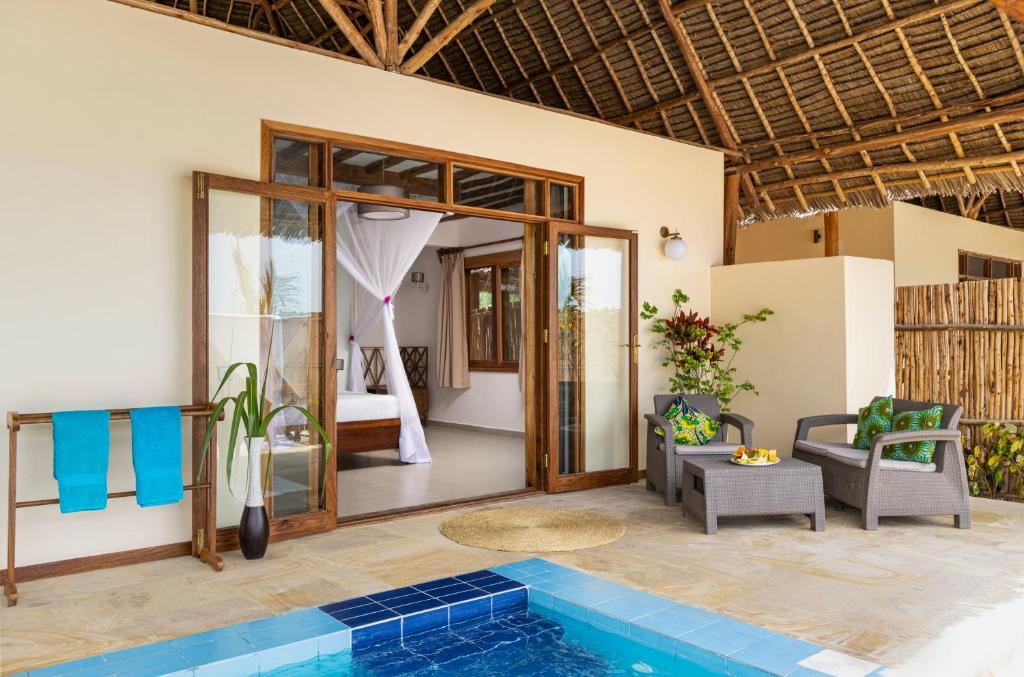 Beach Front Bungalow With Plunge Pool 3
