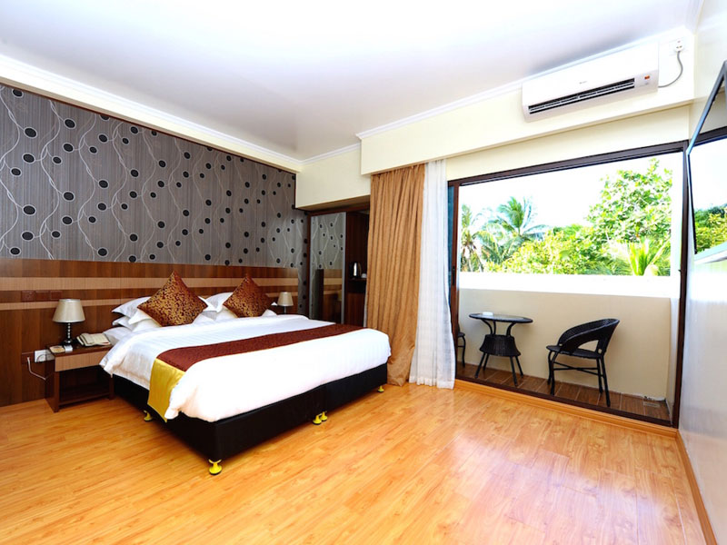 DELUXE DOUBLE ROOM WITH BALCONY & CITY VIEW