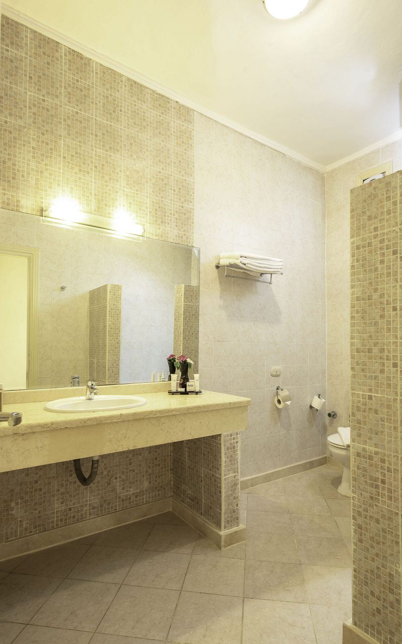 thethreecorners_redsea_hurghada_sunny_beach_resort_standard_family_room_bathroom-scaled