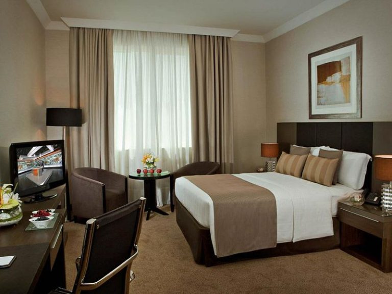 Рамада абу даби. Ramada Downtown Abu Dhabi 4*. Рамада Абу Даби Корниш. Ramada Abu Dhabi Corniche 4*. Holiday Inn Cornish 4* Абу Даби.