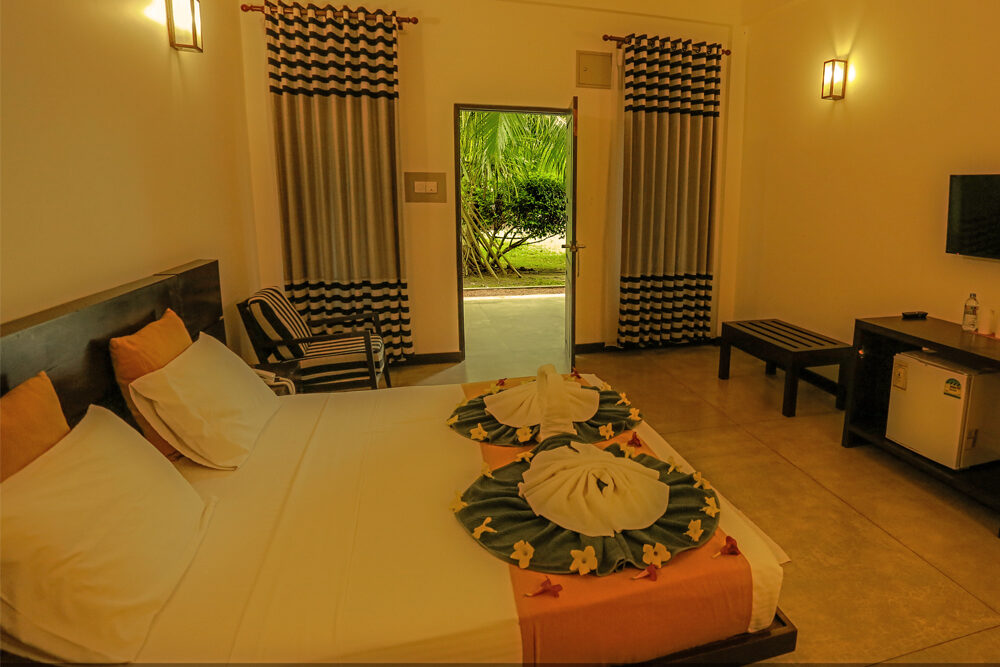 luxury-beach-hotel-garden-view-room-1000x667