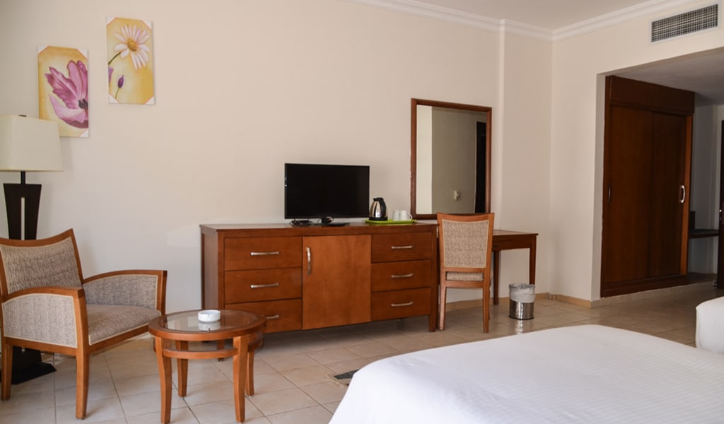 Standard Room_03-min
