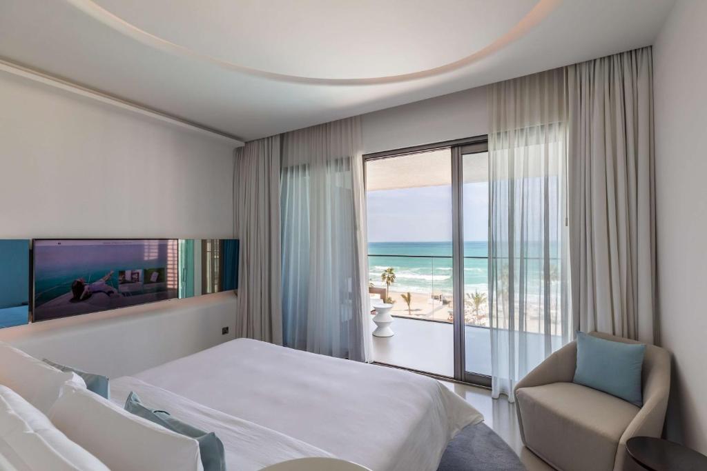 Signature Sea View Suite 1