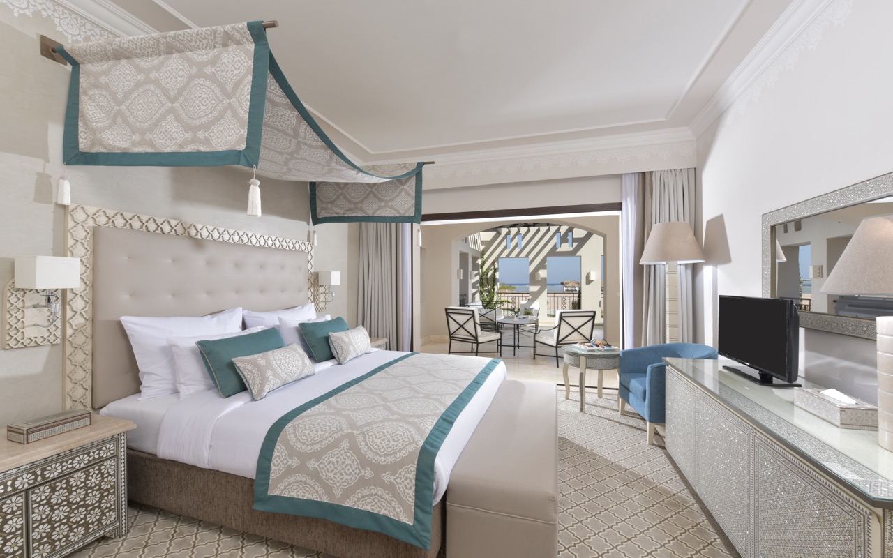 572-SHR-Alcazar-Villa-Master-Bedroom-261217 (1)