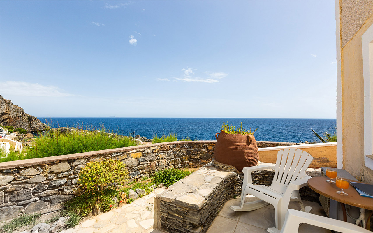 Classic Family Bungalow with Sea View (4)