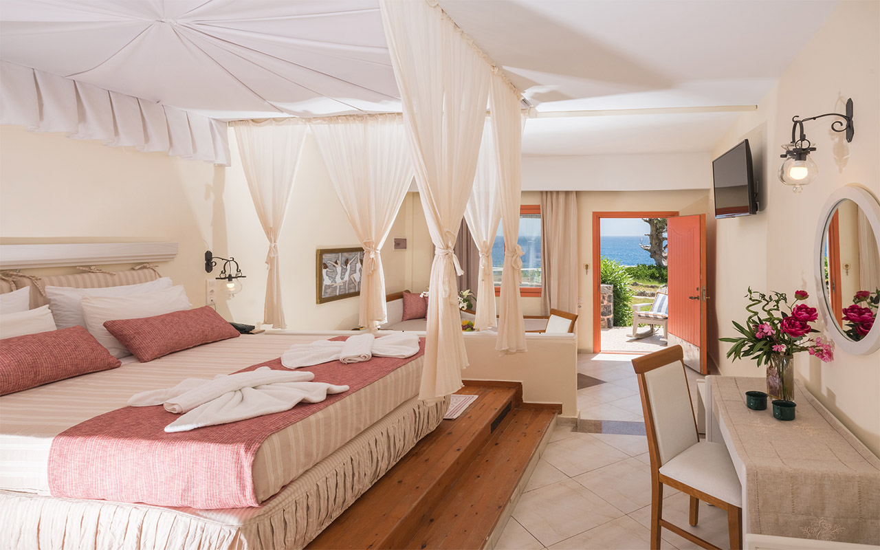 Classic Family Bungalow with Sea View (5)