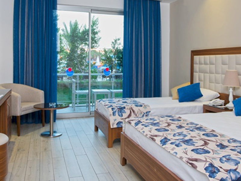 Superior Hotel Room2