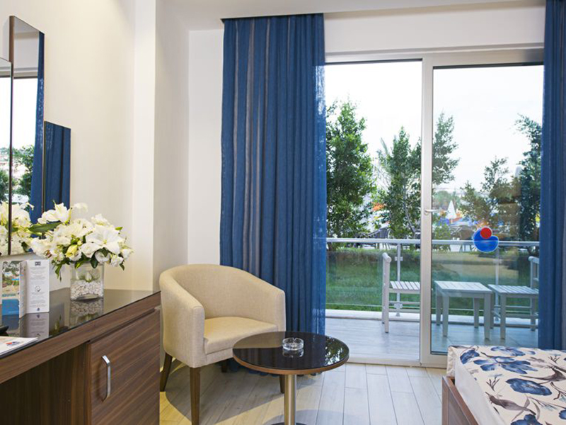 Superior Hotel Room3