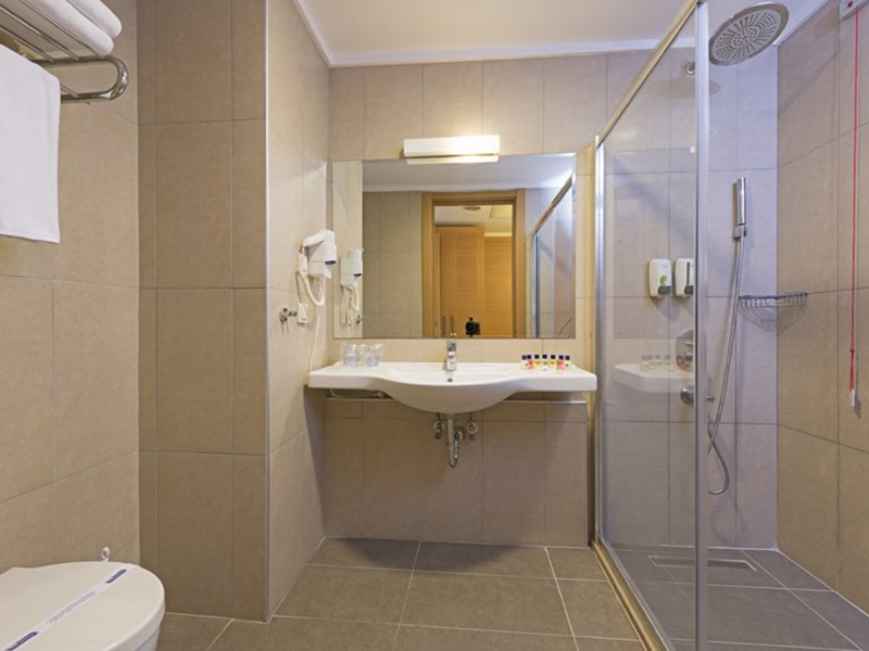 Superior Hotel Room5