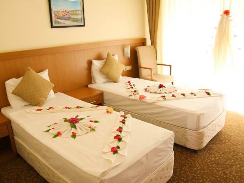 The Holiday Resort Hotel (4)