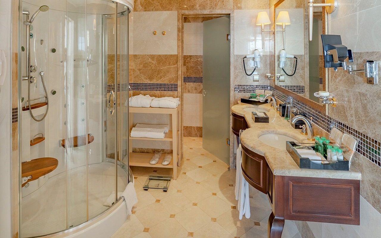 KING SUITE 6