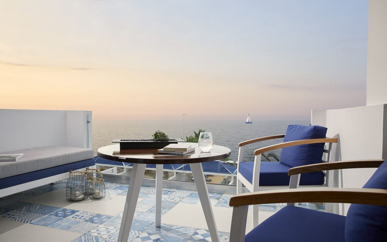 sea-view-deluxe-island-suite-private-terrace-1-radisson-blu-beach-resort-milatos-crete