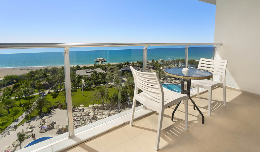 standard and family room sea view balcony