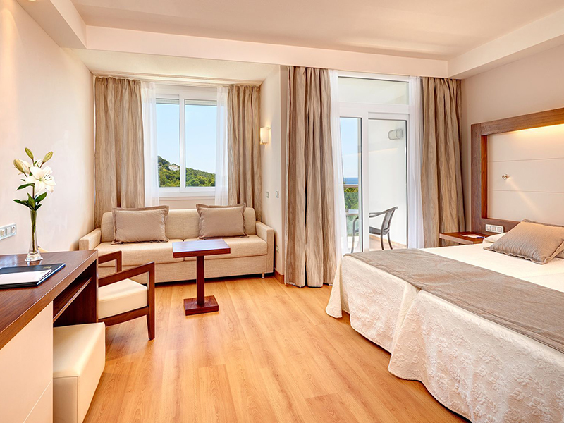 SELECT DOUBLE ROOM WITH SEA VIEW
