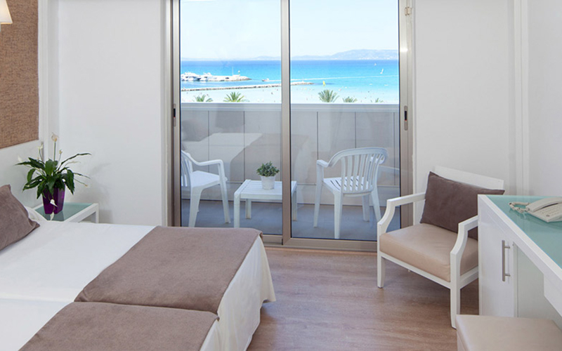 Double room with sea views3