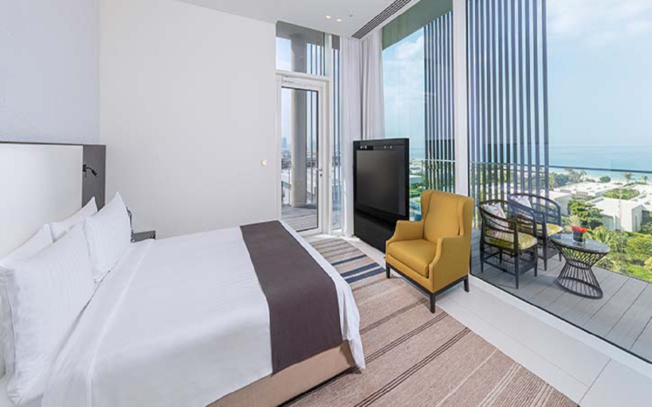 Master-Bedroom-Kohinoor-Suite-with-Private-Terrace-The-Oberoi-Beach-Resort-Al-Zorah