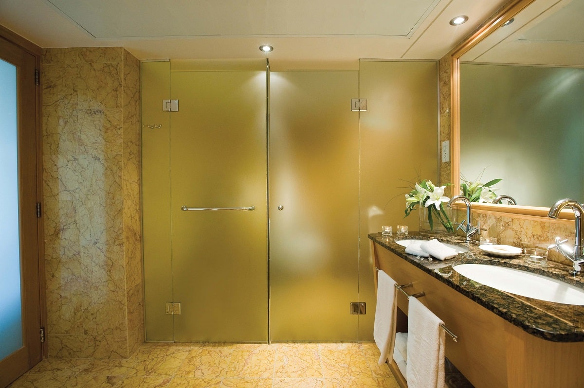 28-ASIMINA-SUITES-HOTEL-SHOWER-AND-WC