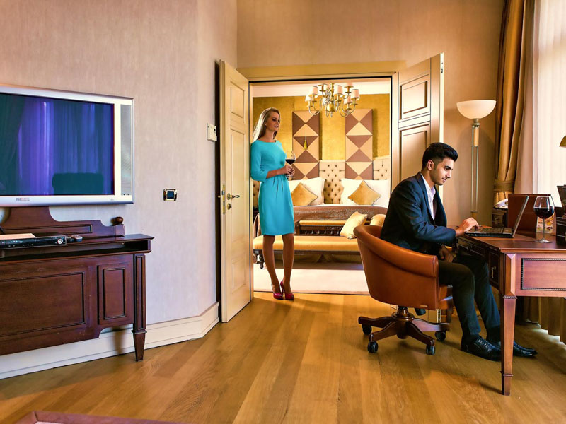excelsior-hotel-royal-suite-room-photo-third