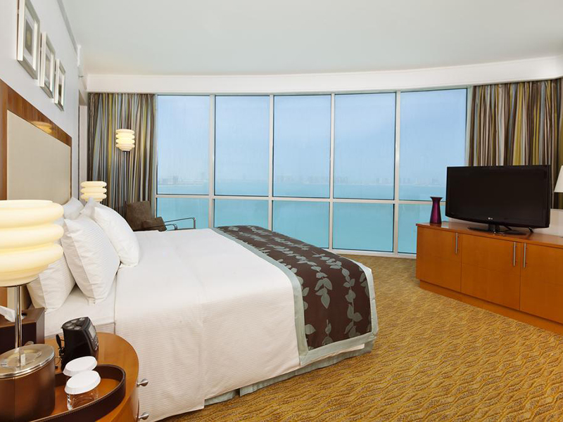 Panoramic Suite with Sea View and Executive Lounge Access (4)