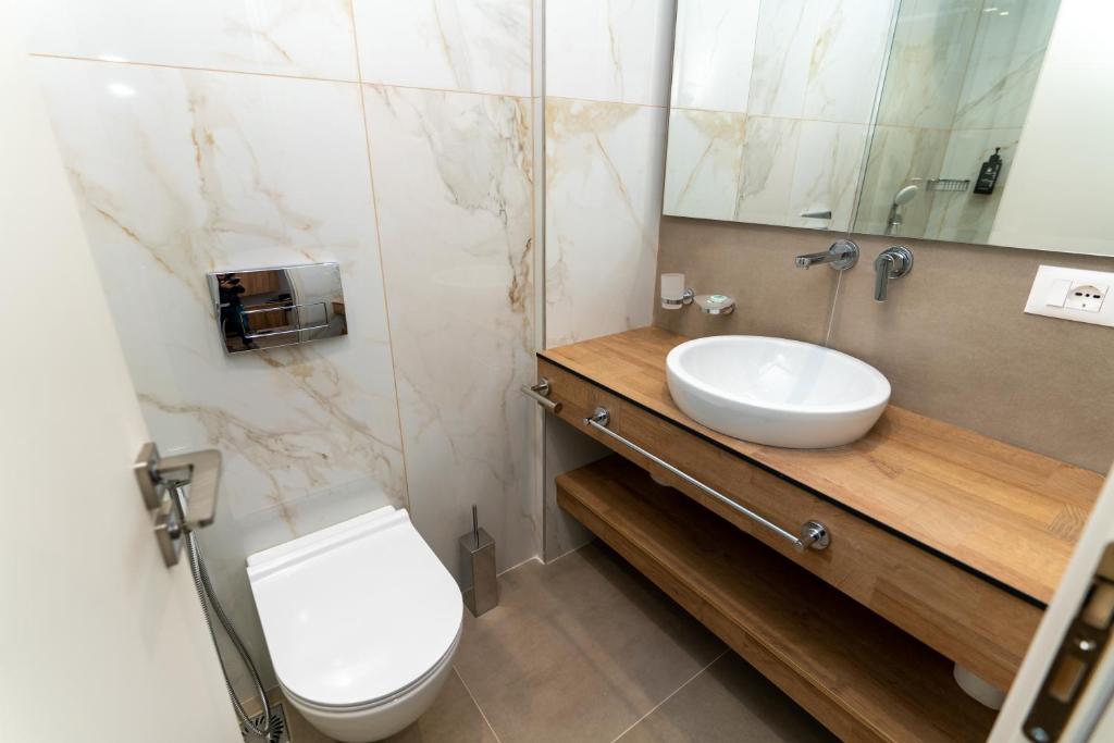 titania-hotel-standard-double-room-69_17292147054