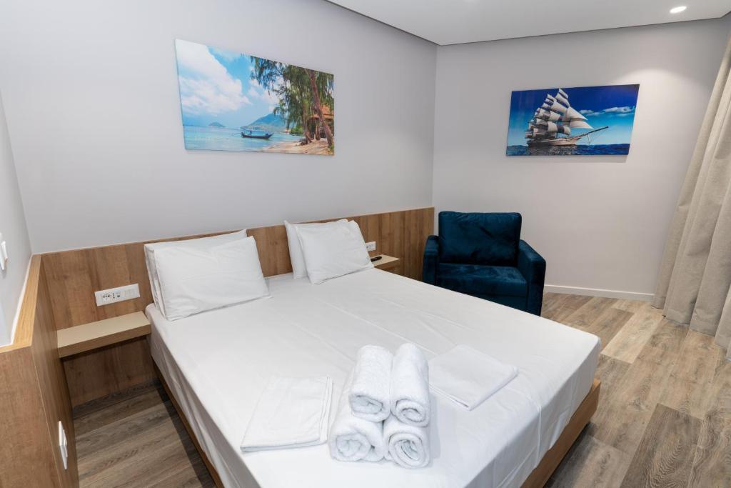 titania-hotel-standard-double-room-69_17292147068