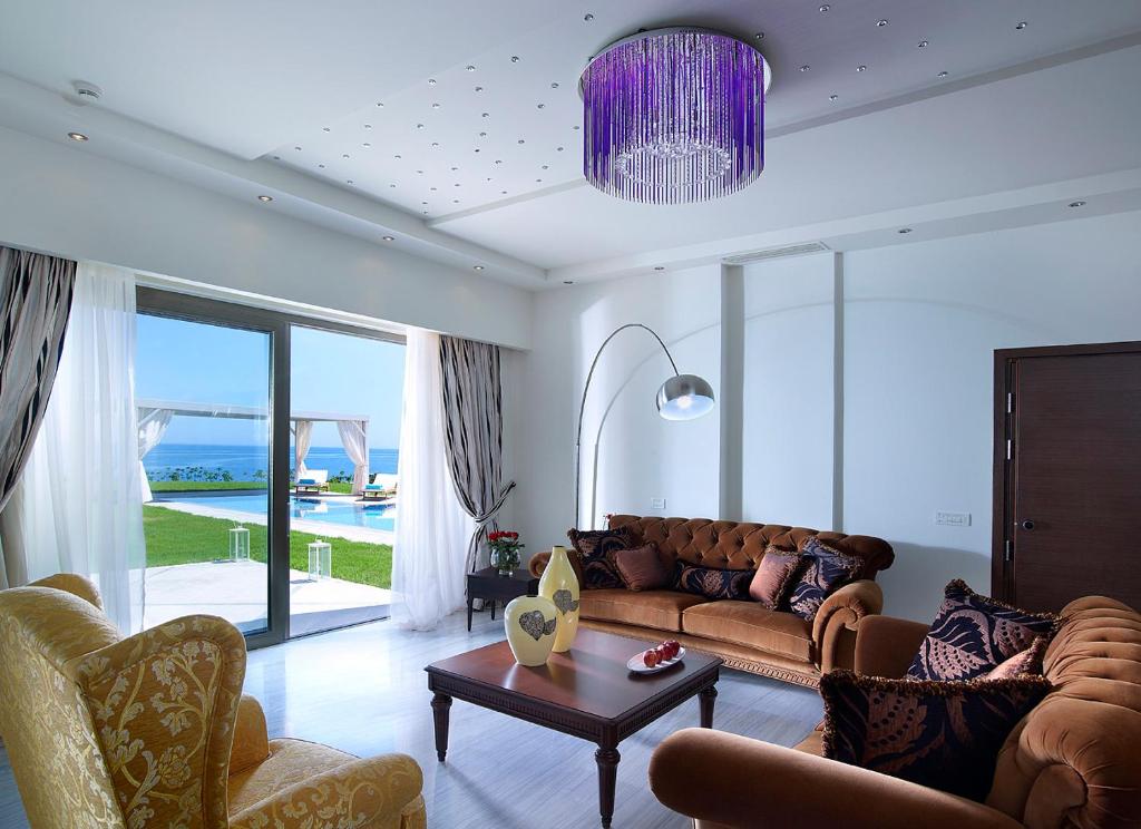 Suite Luxury Royal With Private Pool Sea Front (2)