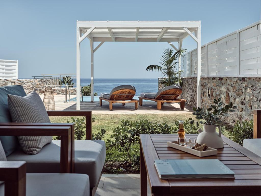 Suite Luxury With Private Pool Sea Front (3)