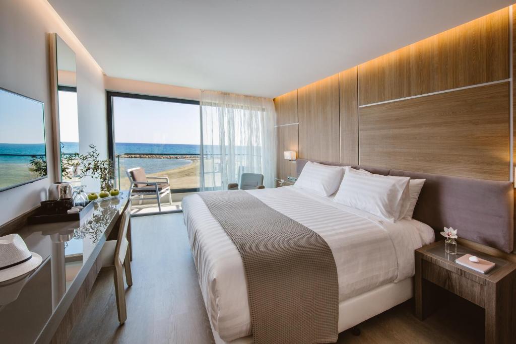 Standard Twin Room Sea and Garden View