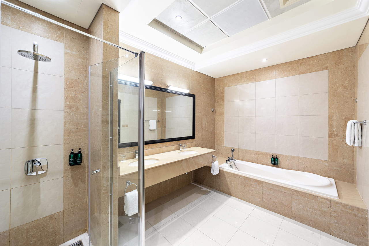 Deluxue Suite Residence_Bathroom