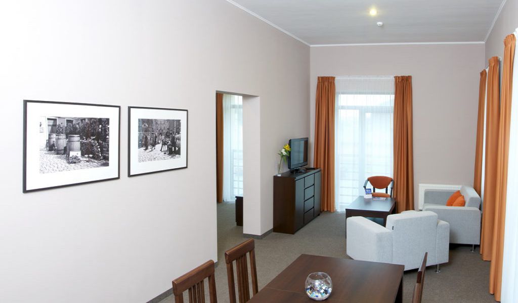 26-Room-Suite-1024x555