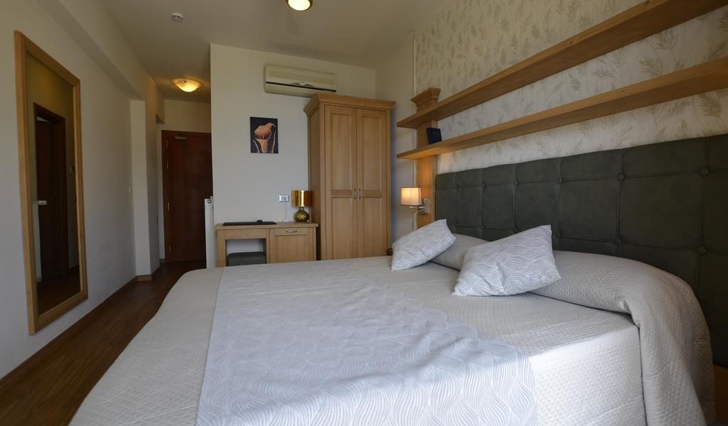 Double Room with Terrace-min