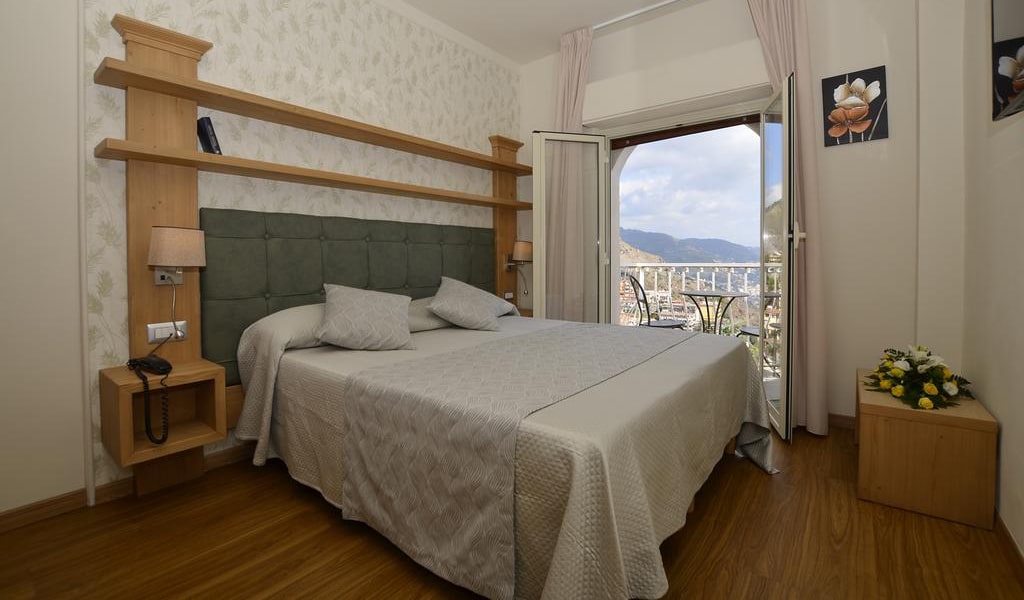 Double Room with Terrace2-min