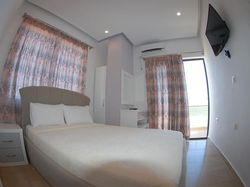 Deluxe Suite with Sea View-min
