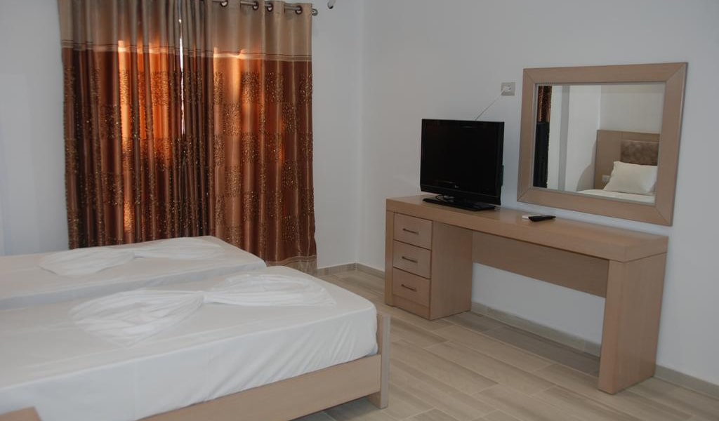 Deluxe Triple Room with Sea View 4-min