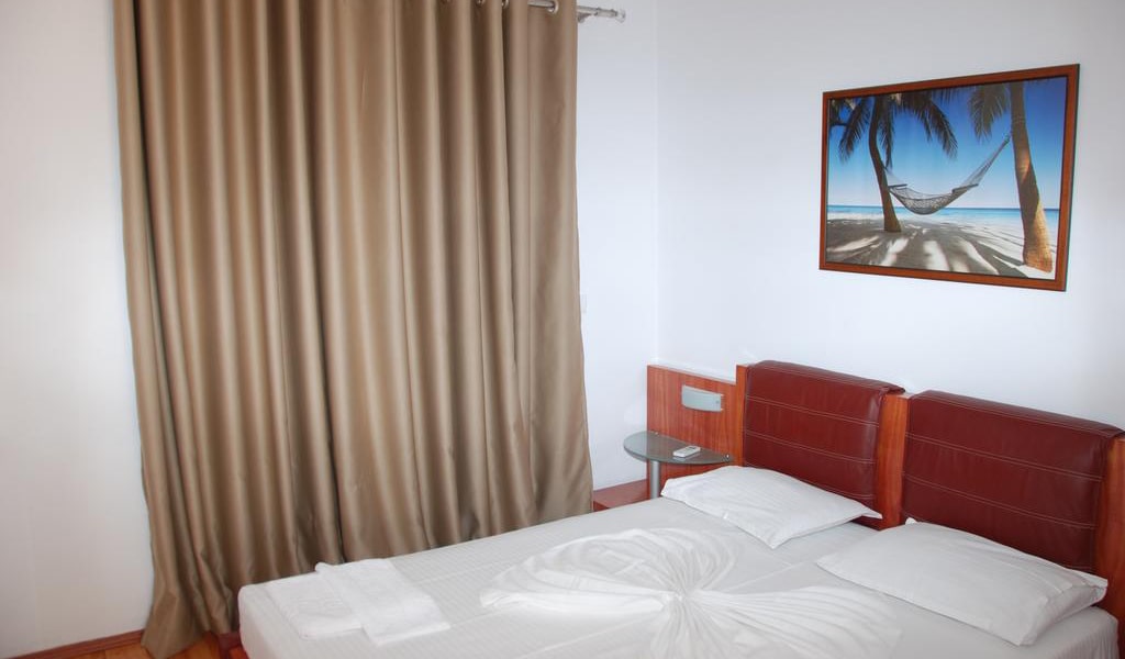Double Room with Sea View and Balcony 2-min