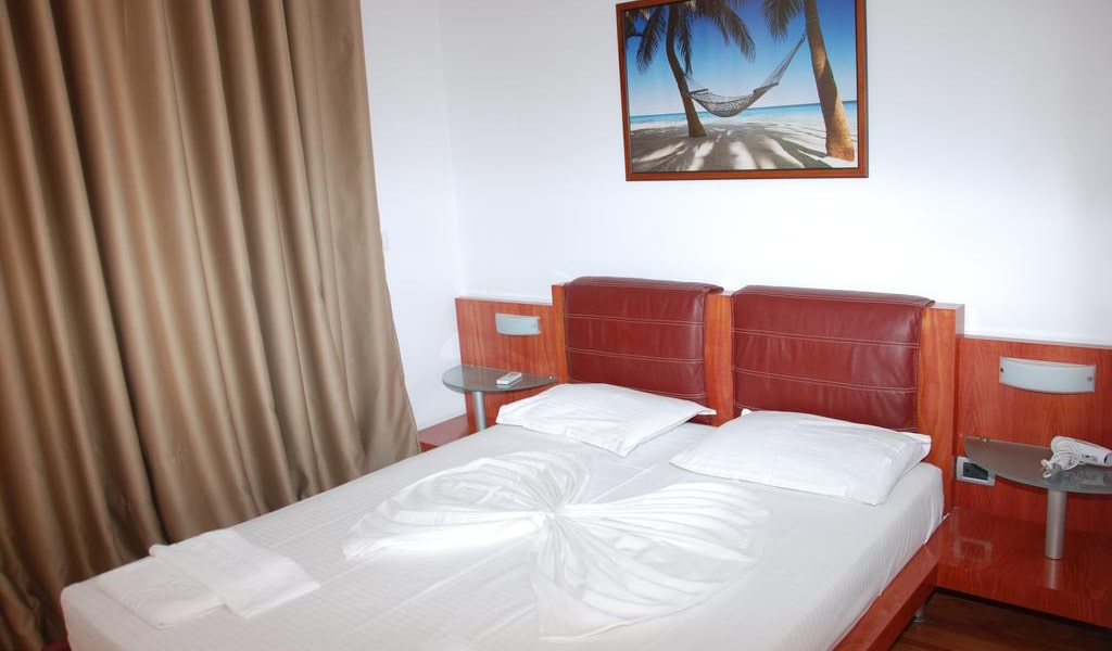 Double Room with Sea View and Balcony-min