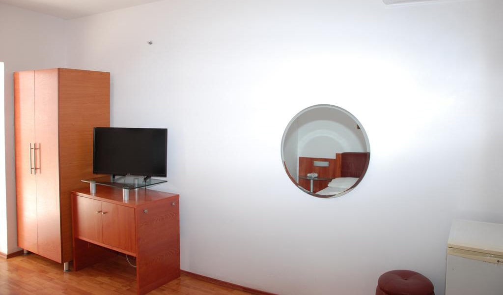 One-Bedroom Apartment with Sea View and Balcony 6-min