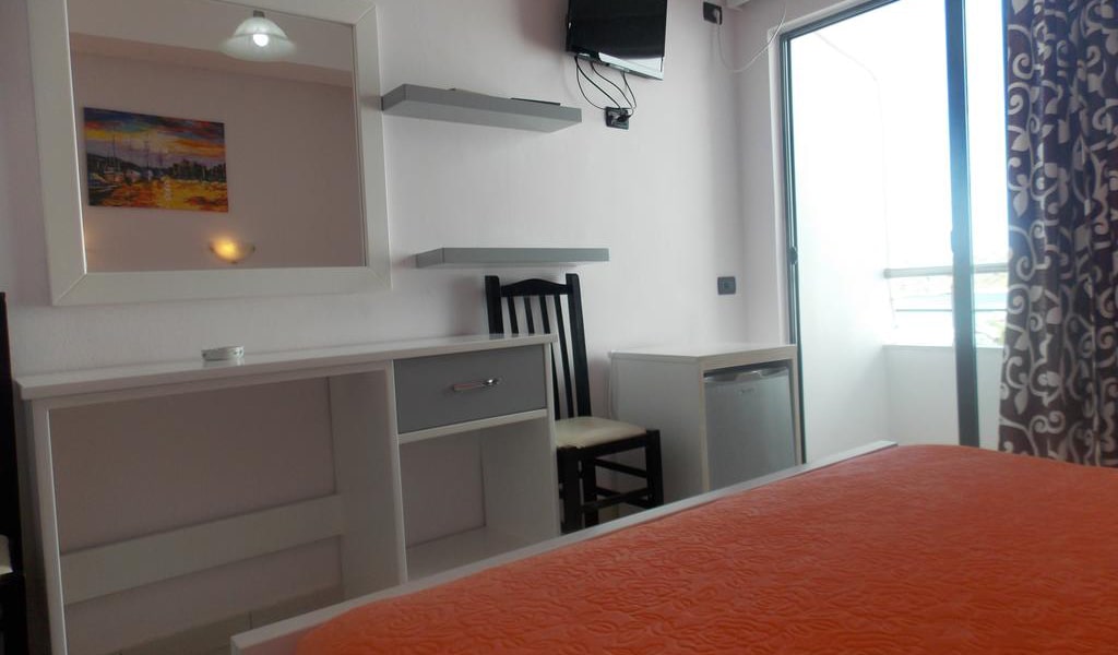 Standard Double Room with Sea View 3-min