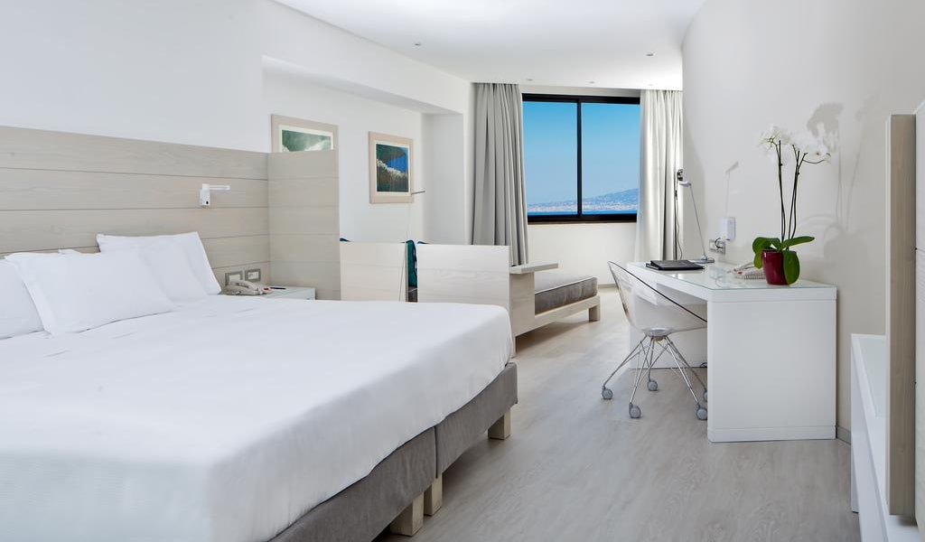 Deluxe Quadruple Room with Sea View 1-min