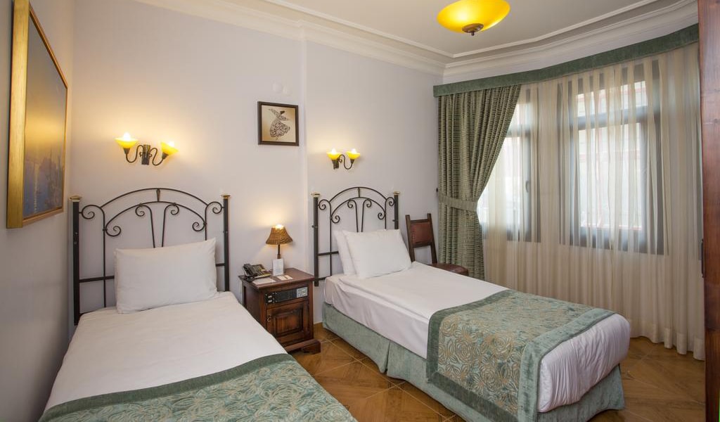 Double or Twin Room with Sea View 3-min