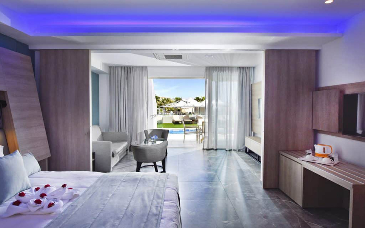 Grand Suite Side Sea View With Pool and Jacuzzi 1