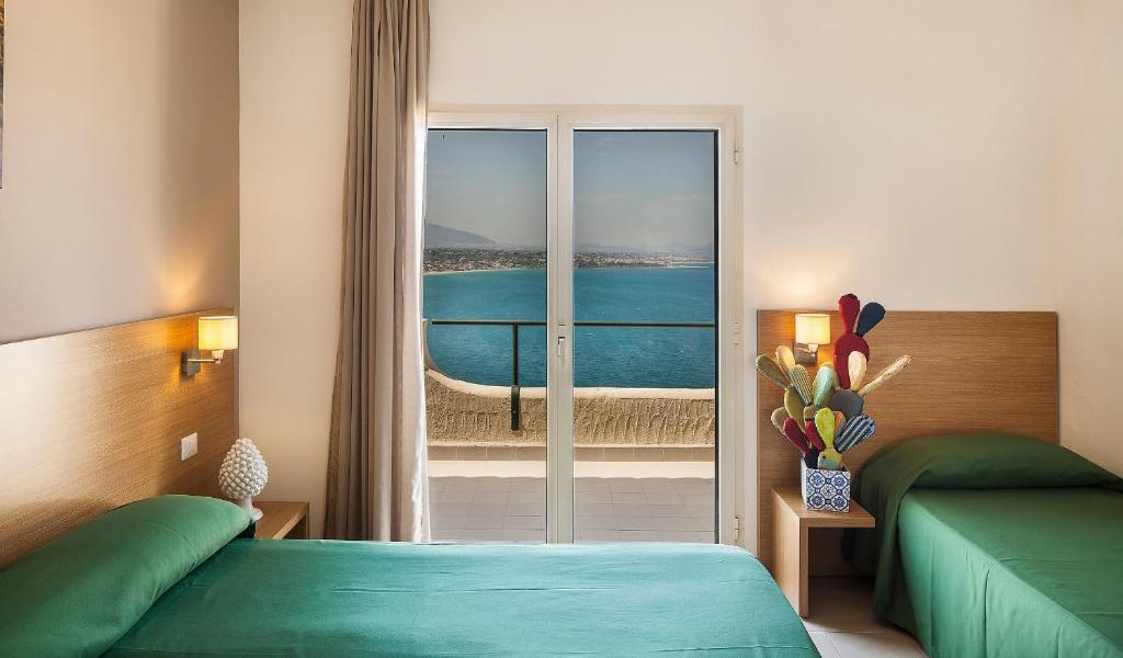 Triple-Room-with-Sea-View-min