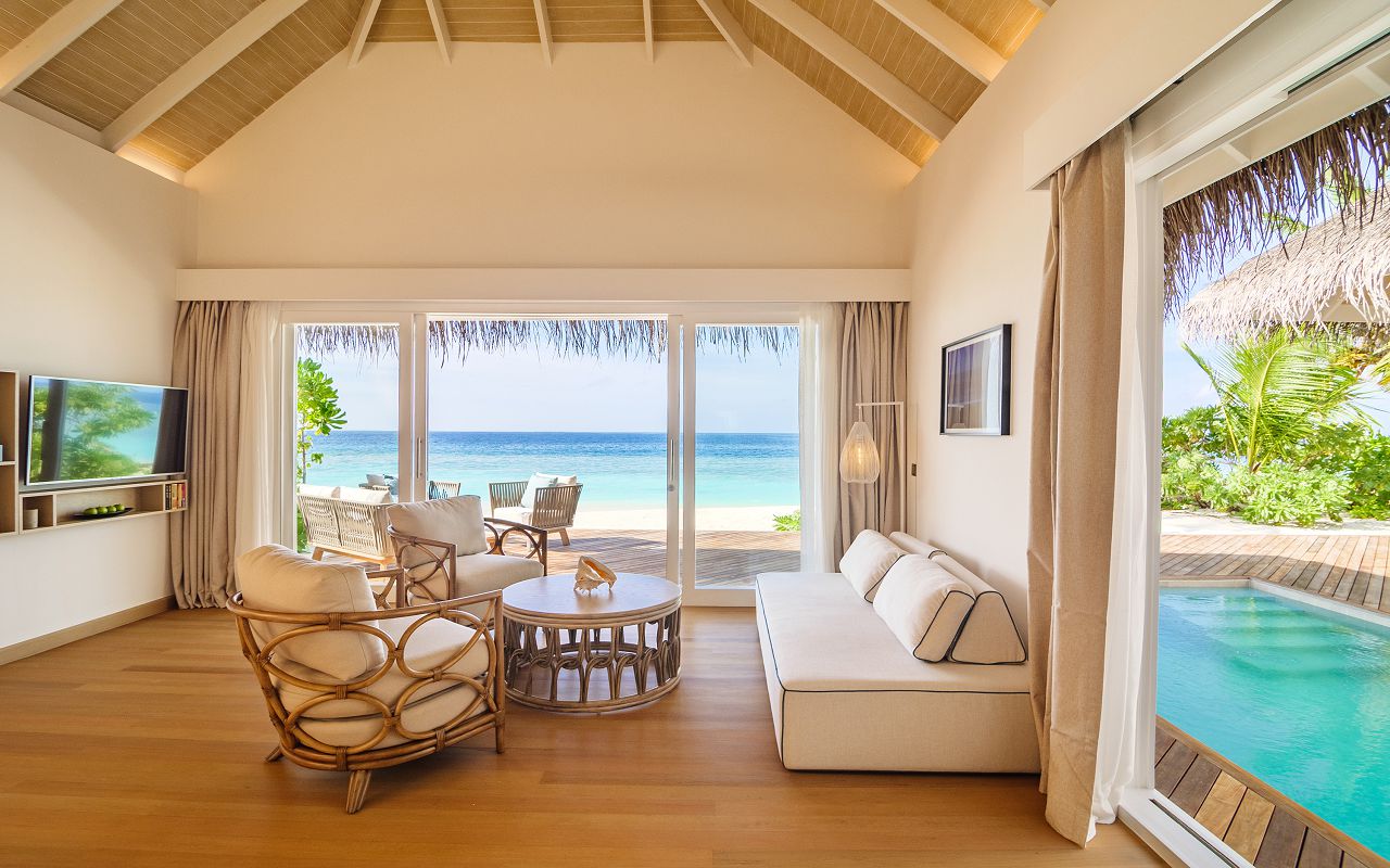 Baglioni_Resort_Maldives_Pool_Suite_Beach_Villa_living_03