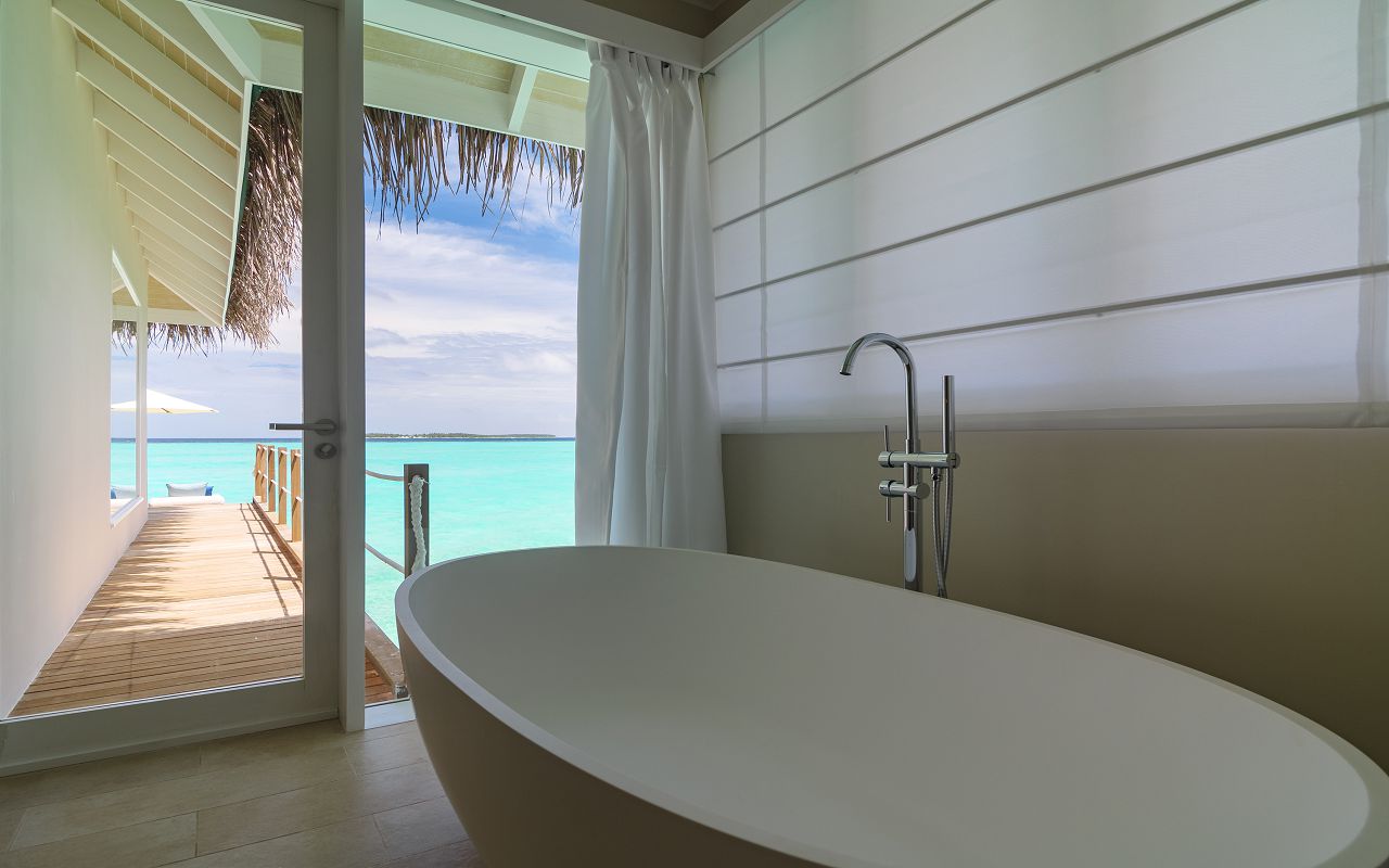 Baglioni_Resort_Maldives_Water_Villa_interior_03
