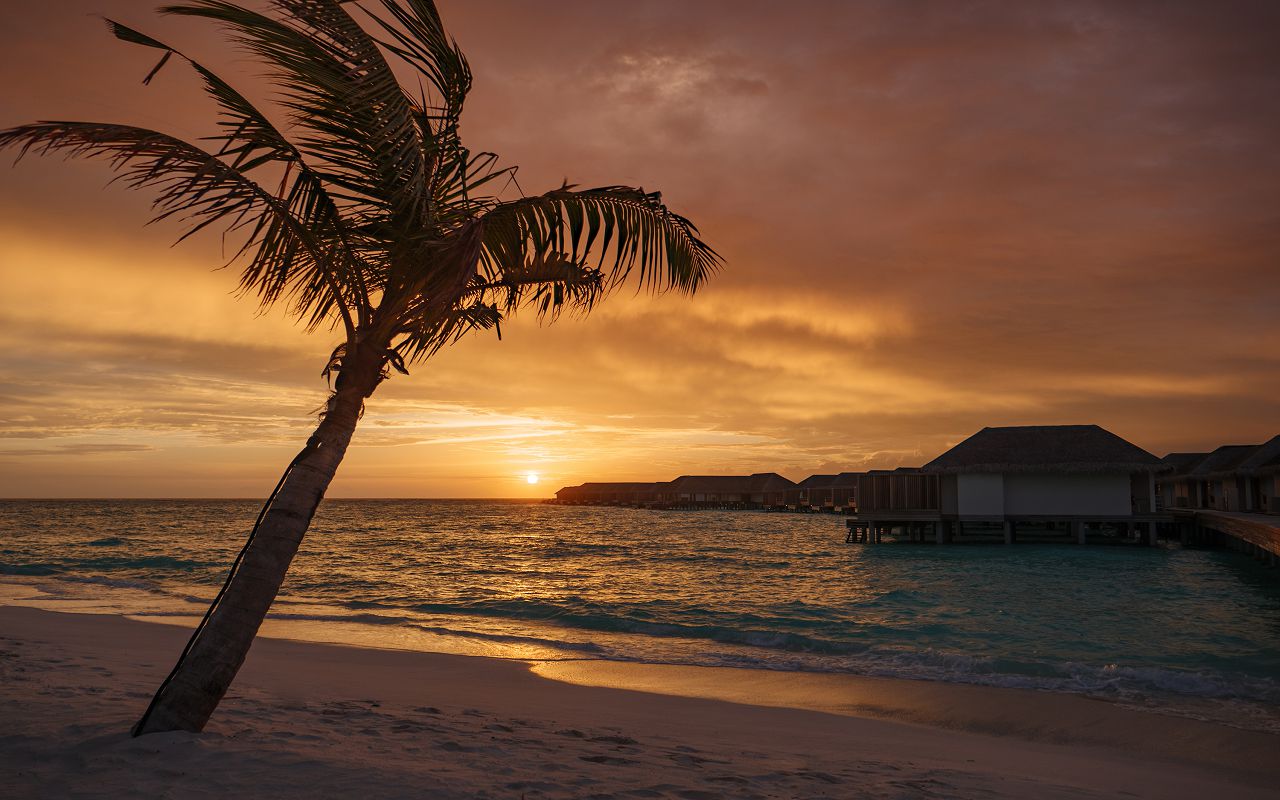 Baglioni_Resort_Maldives_Water_Villa_sunset