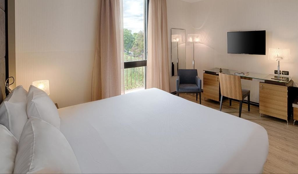 Standard Double or Twin Room with Balcony 3-min