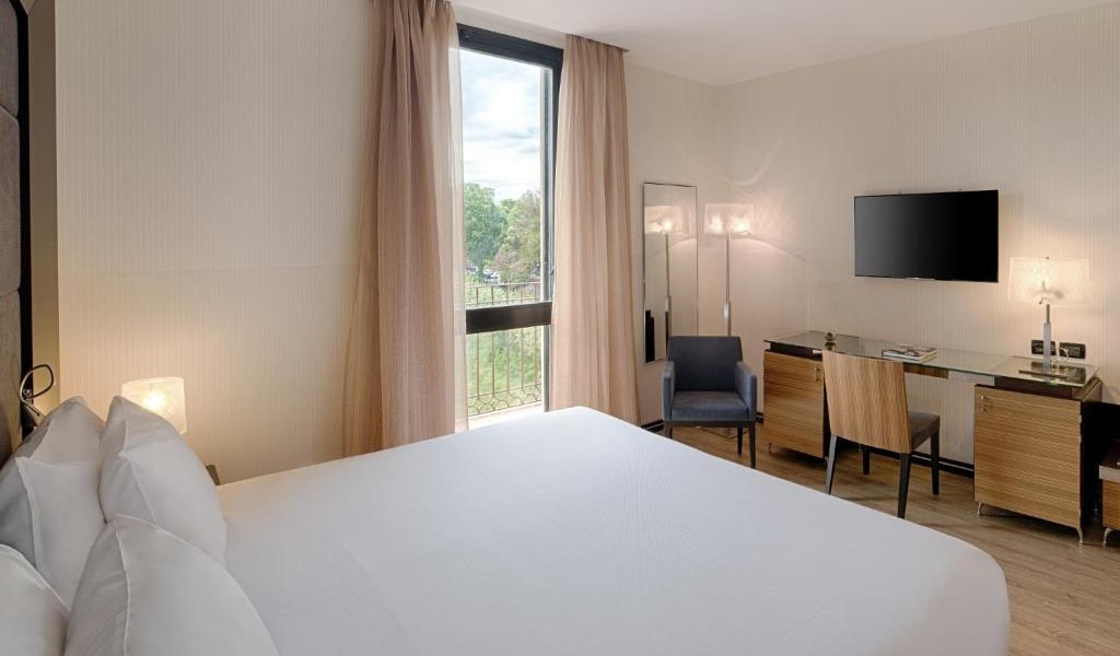 Superior Double or Twin Room with Balcony 2-min